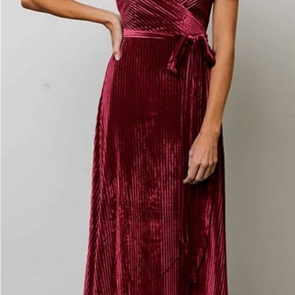 Elegant Velvet Wrap Dress in Burgundy - Picture 2 of 5
